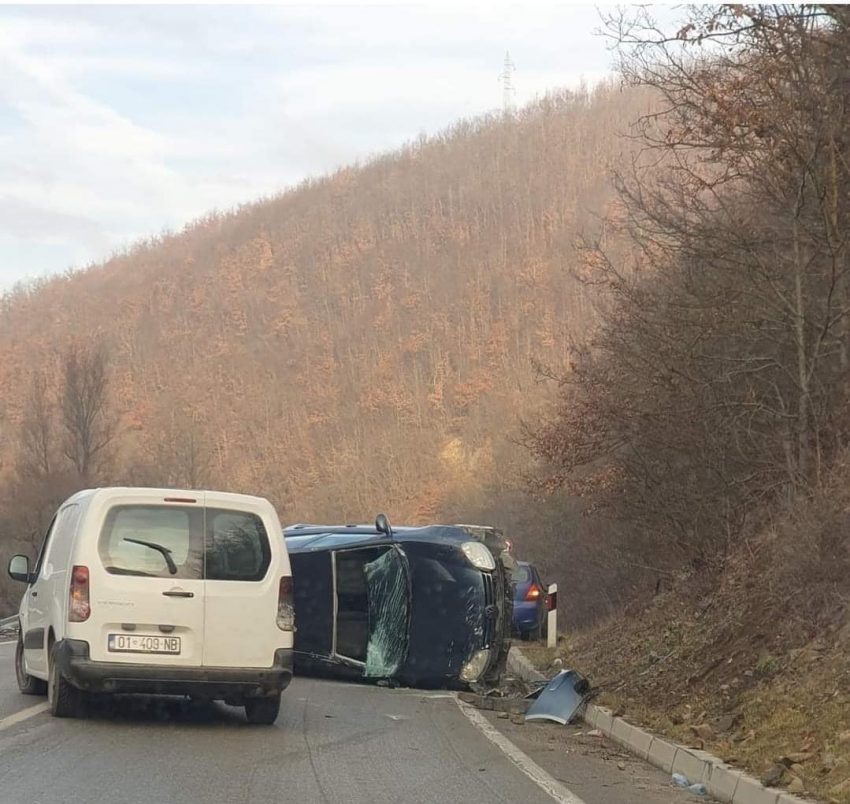 Rrotullohet një veturë në rrugën Prishtinë-Gjilan