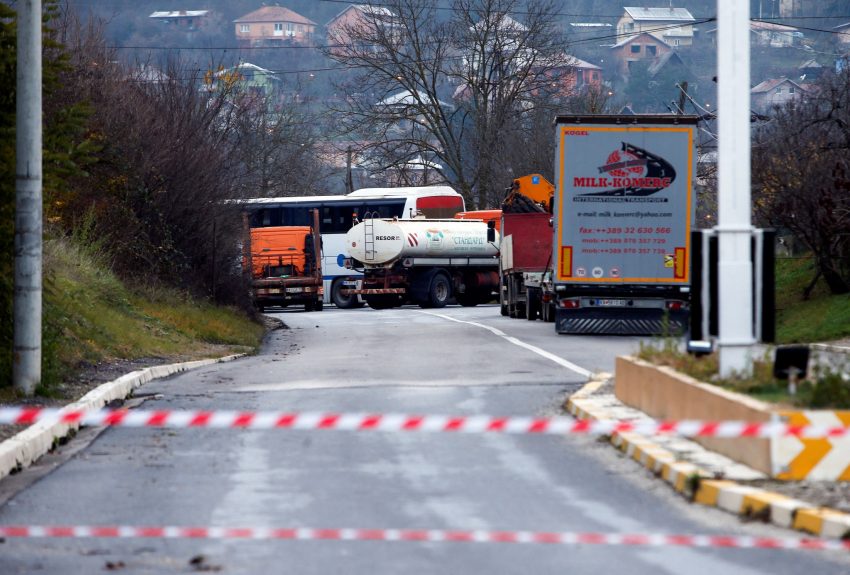 Komandanti i Komandës së Forcave të Përbashkëta të NATO-s, shkon në Beograd për barrikadat