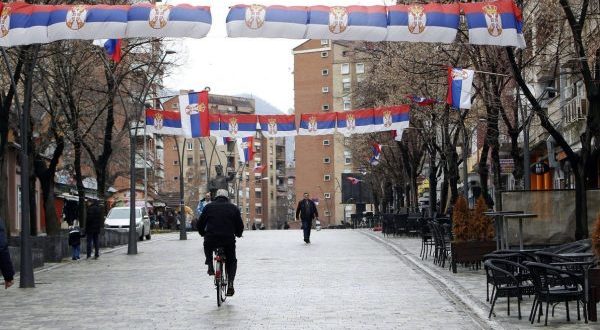 Bandat terroriste serbe torturojnë të riun në veri, nuk e lejuan ta dërgonte nënën e tij në spital