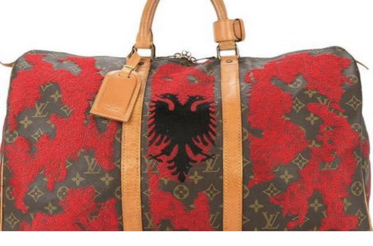 Edi Rama e prezanton si të re çantën e para katër viteve të “Louis Vuitton” me simbolet e flamurit kombëtar