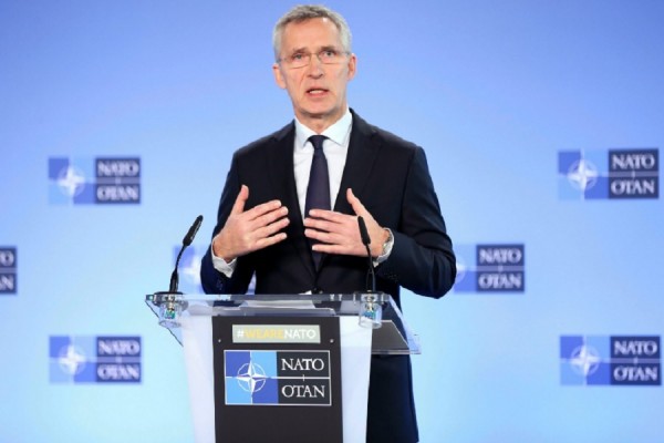 Stoltenberg: NATO duhet të rrisë prodhimin e armëve në vitin 2023