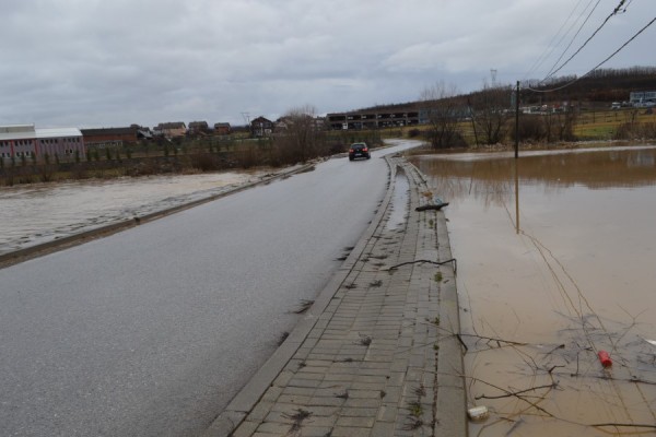 Vërshimet në vend, Malisheva i del në ndihmë Skenderajt