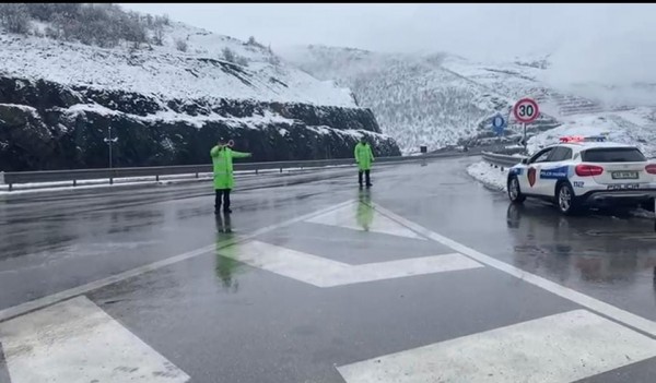 Moti i keq në Shqipëri, Policia në terren për t’iu ardhur në ndihmë qytetarëve