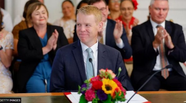 Chris Hipkins betohet si kryeministër i Zelandës së Re