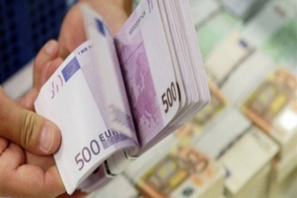 ​Konfiskohen mbi 32 mijë euro në veturën e një personi në Fushë-Kosovë