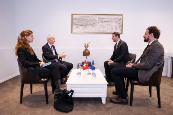 Krasniqi takon ambasadorin e Zvicrës, bisedojnë për kultivimin e partneritetit mes dy shteteve