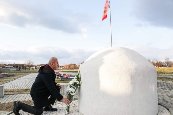 ​Haradinaj kujton të rënët në Rogovë të Hasit: Rënia e tyre u bë frymëzim për ne