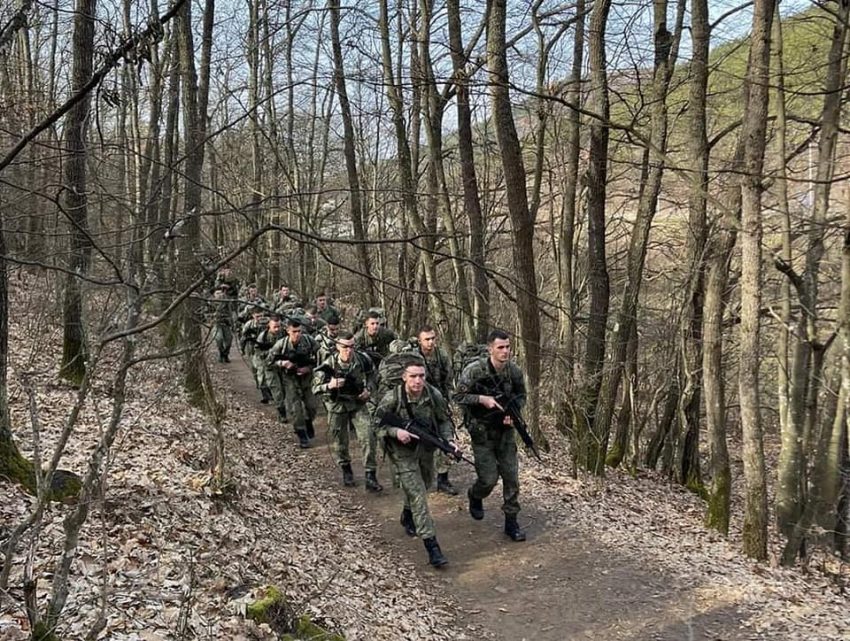 Kadetët e rinj të FSK-së realizojnë me sukses marshimin 10 kilometërsh