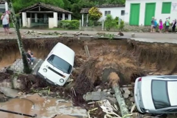 Dhjetëra të vdekur pasi stuhitë vdekjeprurëse goditën brigjet braziliane