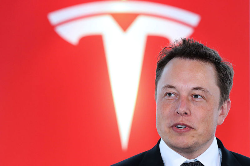 Elon Musk dhuron afër 2 miliardë dollarë aksione të Tesla-s për bamirësi