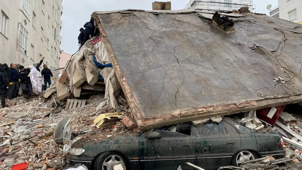 Tërmeti në Turqi, rrëfimet e të mbijetuarve: Të paktën të vdesim së bashku në të njëjtin vend