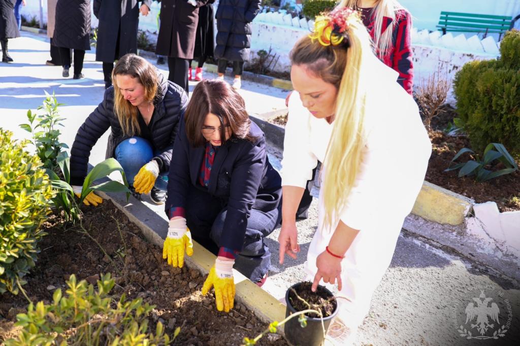 Zonja e parë e Shqipërisë vizitoi burgun e grave “Ali Demi”