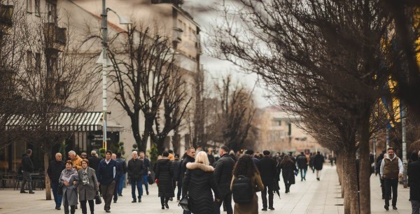 Qytetarët mezi ia dalin me çmimet e larta, opozita fajëson pushtetin, pozita: Po abuzohet