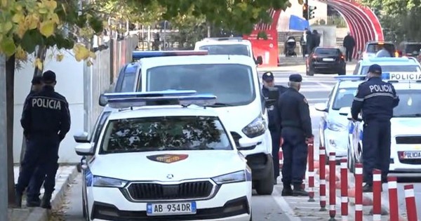 ​Vriten me armë 2 persona në Kavajë