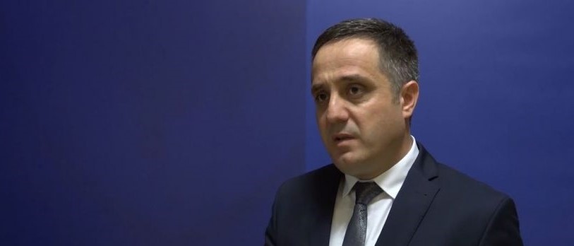 Selmanaj: Si Gjingjiqi ashtu edhe Millosheviqi janë të njëjtë për Kosovën