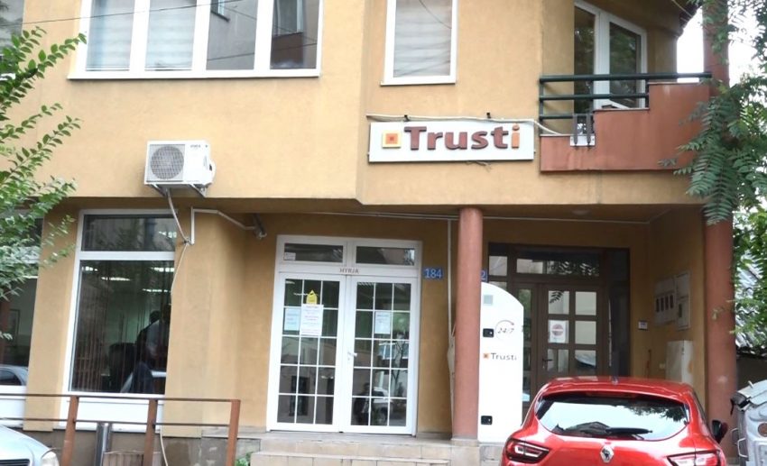 Trusti pa Bord funksional, “rrezikohen” pensionet e kosovarëve të investuara jashtë