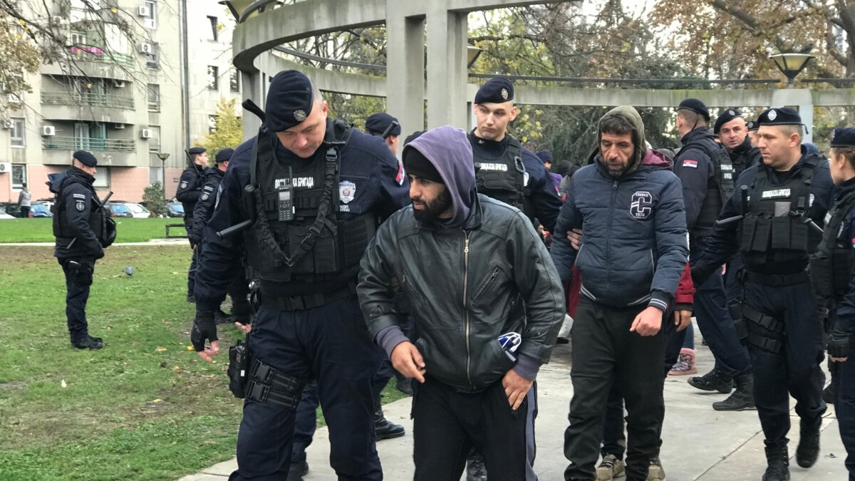 Serbi, policia rrah emigrantët