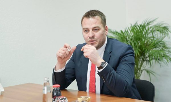 Muja i quan Rukiqin e Çitakun injorantë: Investitorëve të huaj u keni kërkuar para
