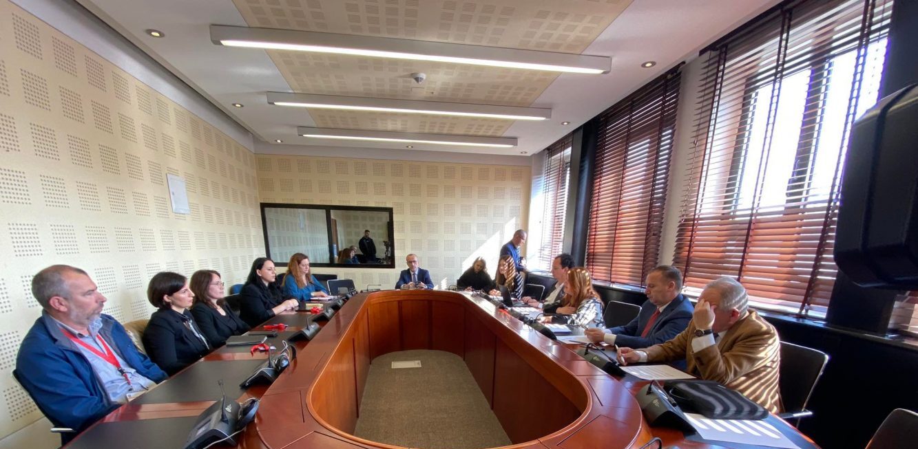 Persona me aftësi të kufizuara u ankohen deputetëve: Mungon qasja në shërbime shëndetësore e zbatim të ligjeve