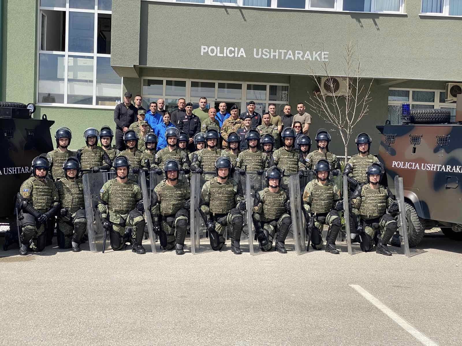 Karabinjerët Italianë monitorojnë Policinë Ushtarake të FSK-së