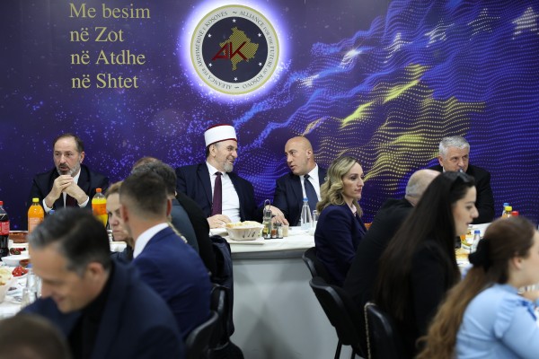 Haradinaj shtron iftar për Bashkësinë Islame të Kosovës