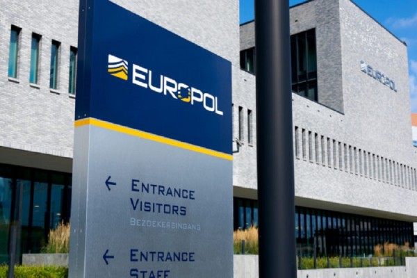 Europol: Krimi i organizuar po depërton në portet e BE-së