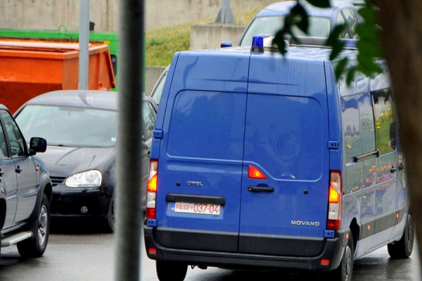 Operacion policor në Prishtinë e Pejë, arrestohen 10 persona të përfshirë në krim të organizuar, 6 të tjerë në kërkim