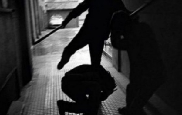 E rrahën një të mitur, arrestohen dy persona
