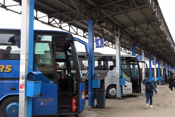 ​Ulet çmimi i naftës, por jo edhe i biletave të transportit publik