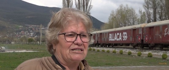 Qytetarët kujtojnë momentet e rënda gjatë dëbimit me tren nga forcat serbe