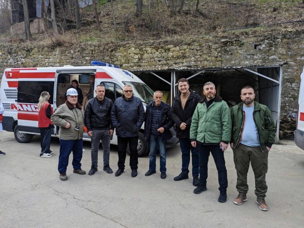 Minatorët dalin nga miniera e Stantërgut, gjendja e tyre është e mirë