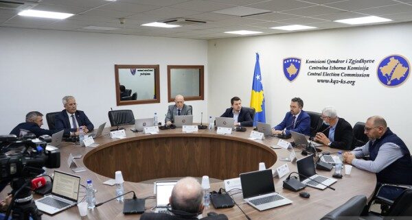 KQZ nuk mblidhet, shtyhet sërish miratimi i listës së qendrave të votimit
