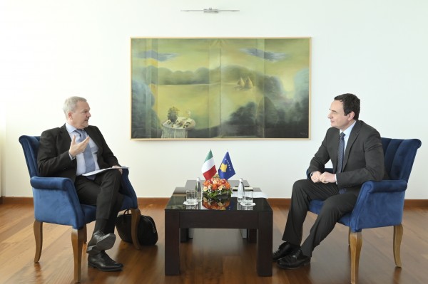​Kurti takoi ambasadorin e Italisë, do të përkrahen shkollat profesionale