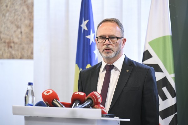 Kryeshefi i KEK-ut kërkoi ndihmë mjekësore