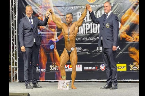 Bodybuilderi nga Kosova fiton medaljen e artë në Kampionatin Ballkanik