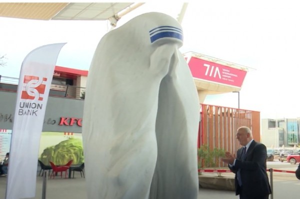 Përurohet monumenti “Nënë Tereza”, Shima e sjell në Aeroportin e Rinasit