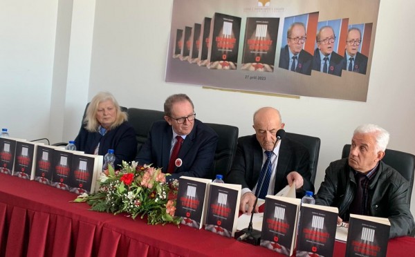 “Eskadronët e vdekjes” roman që dokumenton krimet serbe në Kosovë