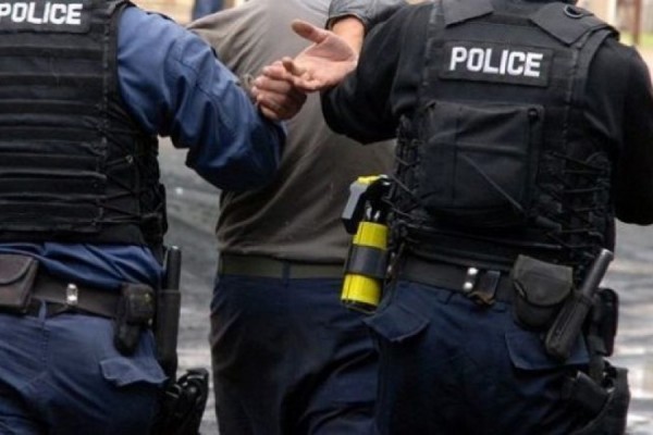 39 personave iu premtuan punë jashtë vendit, arrestohet një prej të dyshuarve