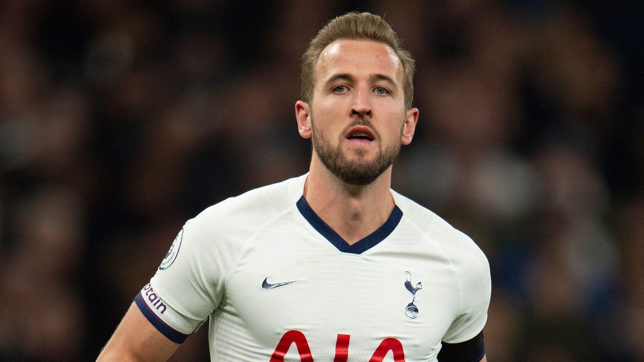 Spekulimet e lidhin me United, përgjigjet Harry Kane