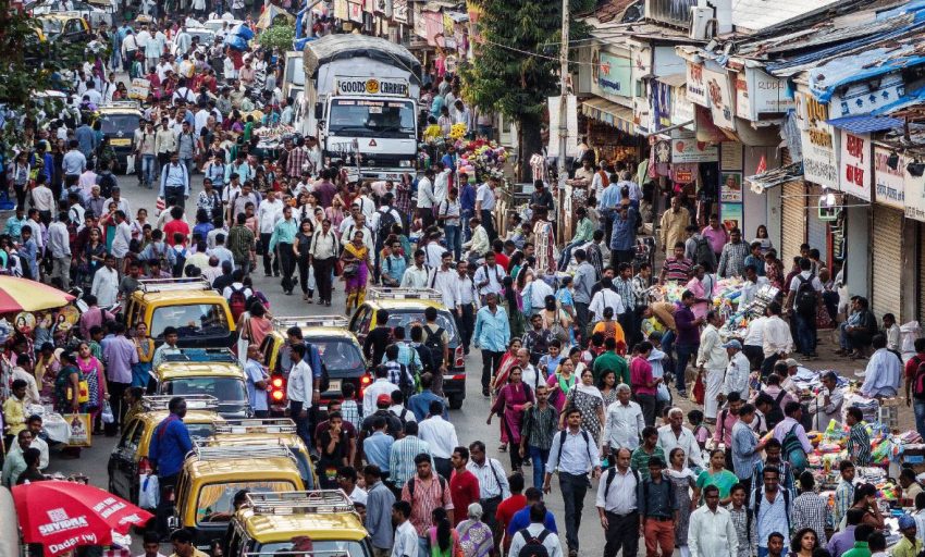 India bëhet vendi më i populluar në botë, e kalon Kinën