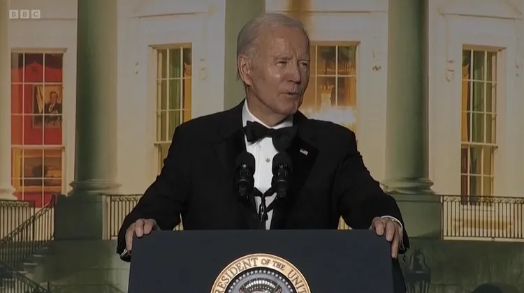 Biden bën shaka për moshën e tij në darkën e korrespondentëve të Shtëpisë së Bardhë