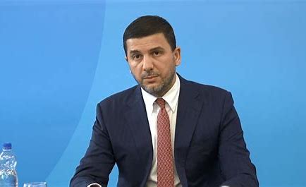 ​Krasniqi: Kurti të deklarohet për arrestimin e mikut dhe bashkëpartiakut të tij