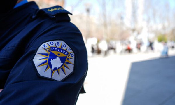 Policia: Tri veturat e djegura në veri nuk ishin me targa “RKS”