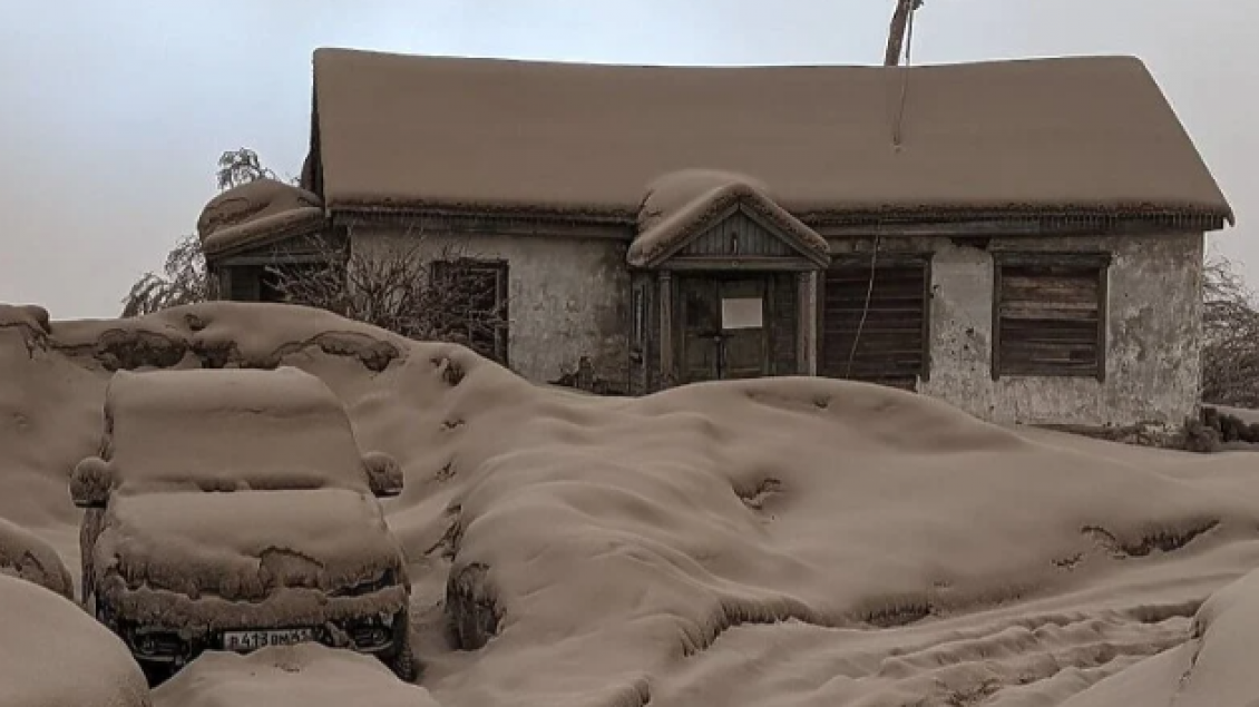 Vullkani Shiveluch shpërtheu në territorin e Rusisë, shumë shtëpi u mbuluan me hi