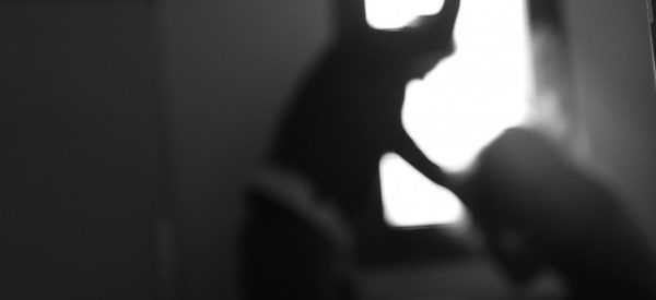 Burri në Lipjan raporton se është sulmuar nga gruaja dhe babai i saj