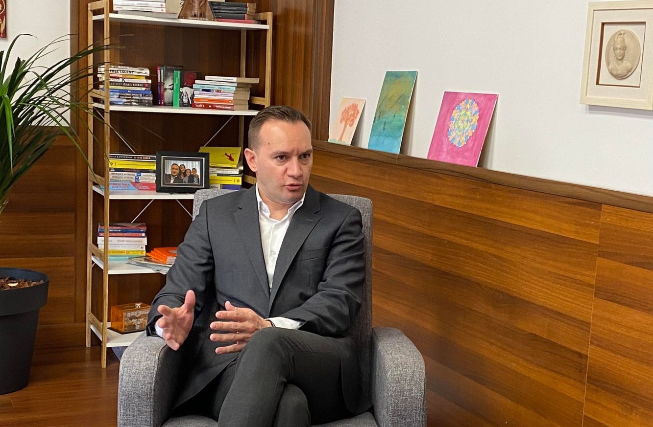 Zogaj për bllokimin e bartjes së të hyrave: Ministria ka 10 ditë afat, do të përdorim çdo mjet