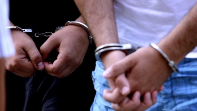 Vjedhje dhe zjarrvënie në një shkollë, në dy rastet arrestohen shtatë të mitur në Lipjan