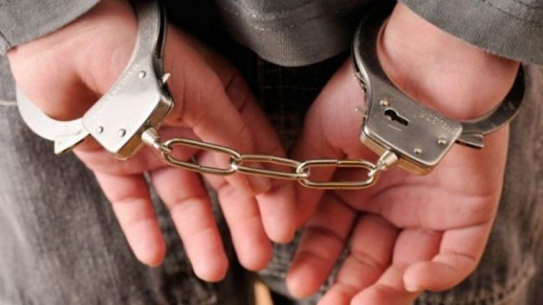 Pejë: Një mashkull e detyron një femër të konsumojnë substancë narkotike, arrestohet