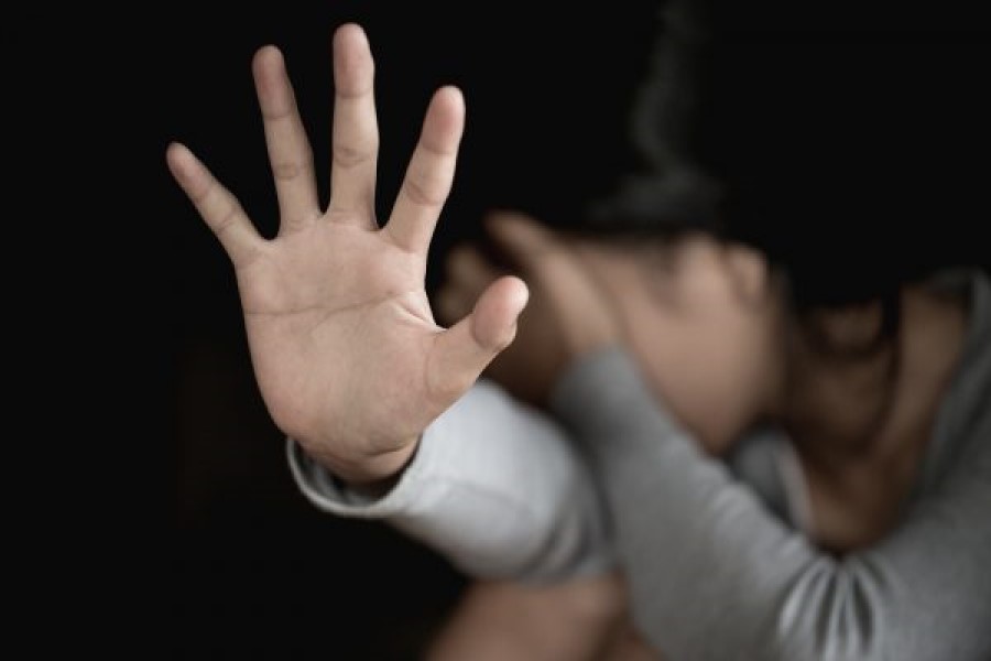 Një grua në Prishtinë sulmohet fizikisht nga ish-bashkëshorti, shkoi te ai për t’u dërguar ushqim fëmijëve