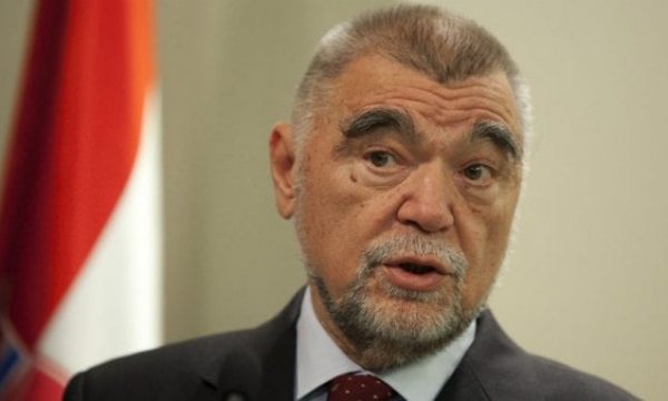 “Millosheviç kreu krime, UÇK-ja e stopoi – absurd gjyqi ndaj ish-krerëve shqiptarë të luftës” thotë Mesiç